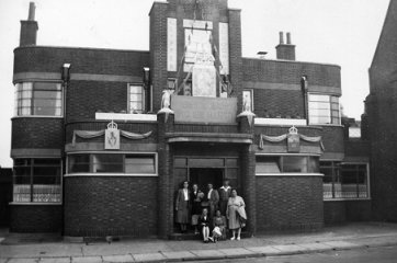 May Riches and others at the door - 1950's