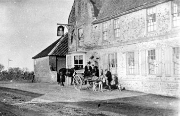 The Lynn Arms - Image provided by Paul Foster 14.06.04. From the David Apps collection.