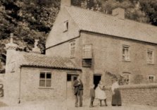 The DUSGATE ARMS - 1912 - Thomas D Mason licensee - Advertising Steward & Patteson Ales