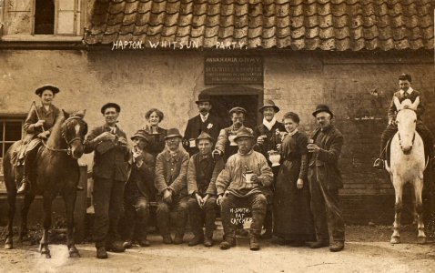 Hapton White Horse - Whitsun 1917. Thanks to Paul & Sheila Patrick. 12.2006