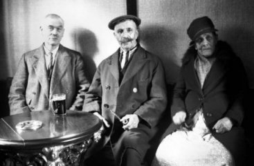 Albert Thrower and customers at the Duke Of Marlborough by George Plunkett - Copyright © G.A.F.Plunkett 2002 - shown by permission