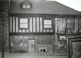 The Kitcheners Arms by George Plunkett - Copyright © G.A.F.Plunkett 2002 - shown by permission