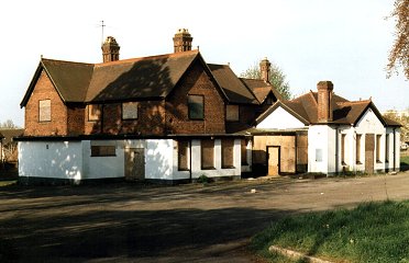 The Manor House / Maxwells - Awaiting demolition 24.04.1994