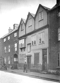 The Railway Arms by George Plunkett - Copyright © G.A.F.Plunkett 2002 - shown by permission